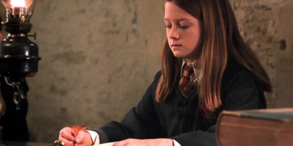 Ginny Weasley utilisant journal de Tom Jédusor