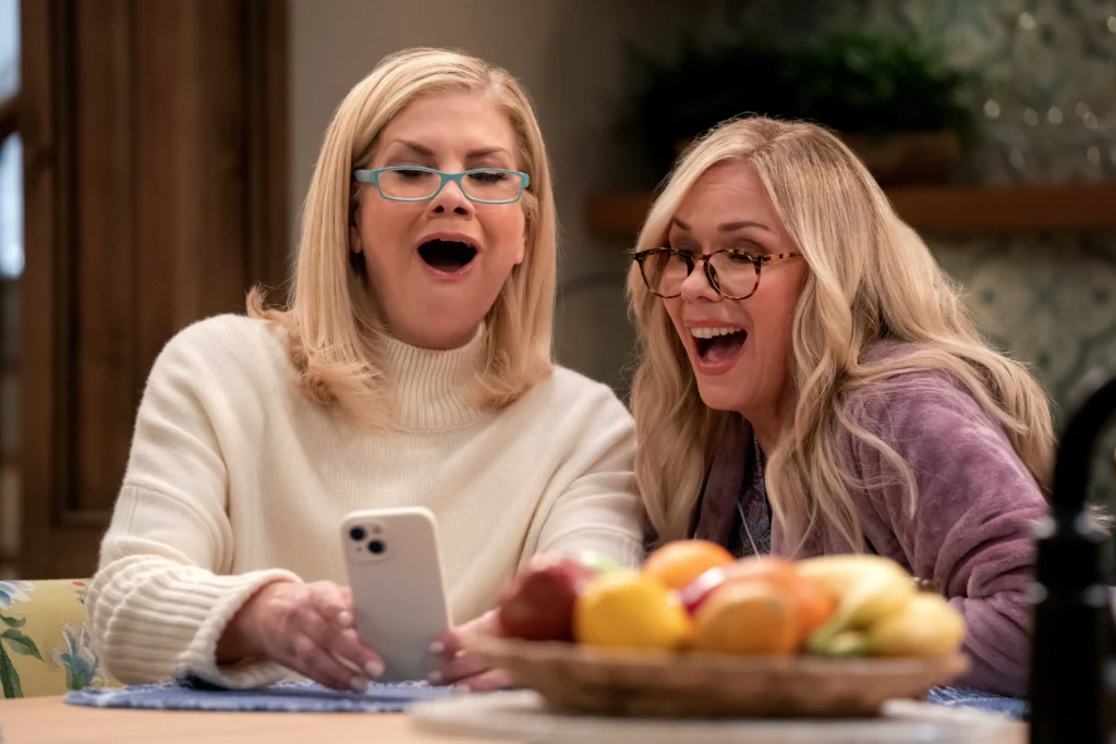 Leanne: Netflix révèle un 1er aperçu de la nouvelle sitcom du créateur de "The Big Bang Theory" & "Mon Oncle Charlie" Leanne