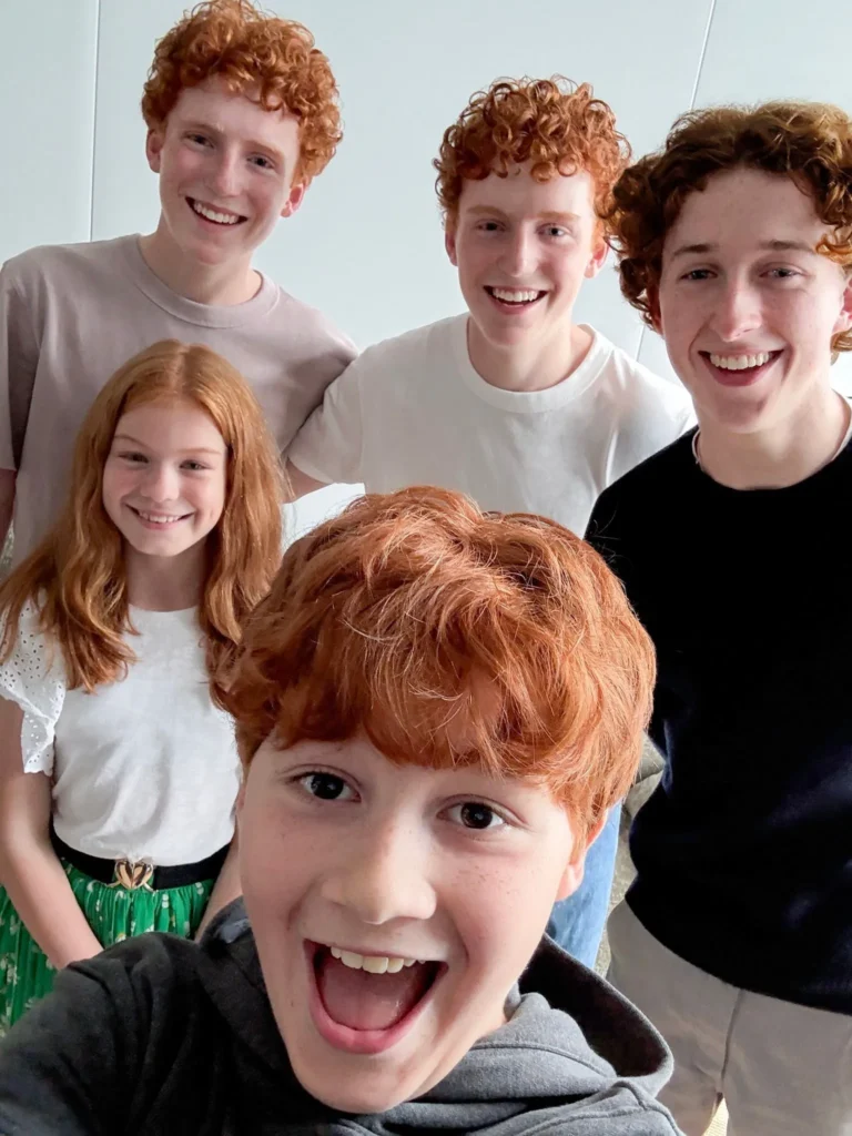 La série reboot de Harry Potter introduit officiellement les frères Weasley Harry Potter