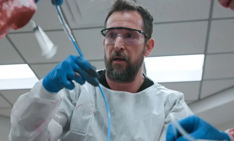 Warner Bros TV rejette la plainte selon laquelle The Pitt est « dérivé de Urgences » The Pitt