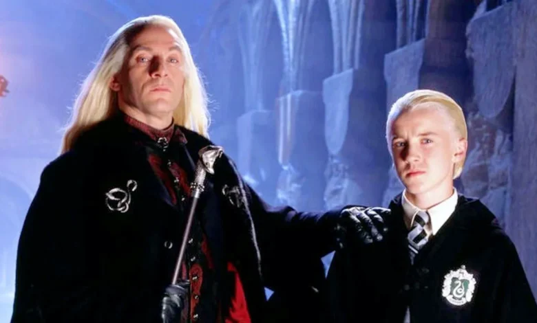 Un nouvel acteur de Harry Potter confirme un changement par rapport aux livres pour la saison 1 du reboot Drago et Lucius Malefoy dans Harry Potter